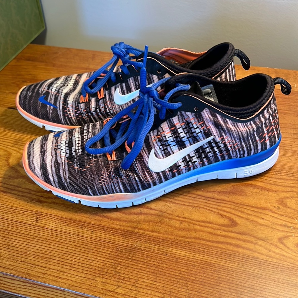 NIKE Fly knit women’s sneakers size 7.5